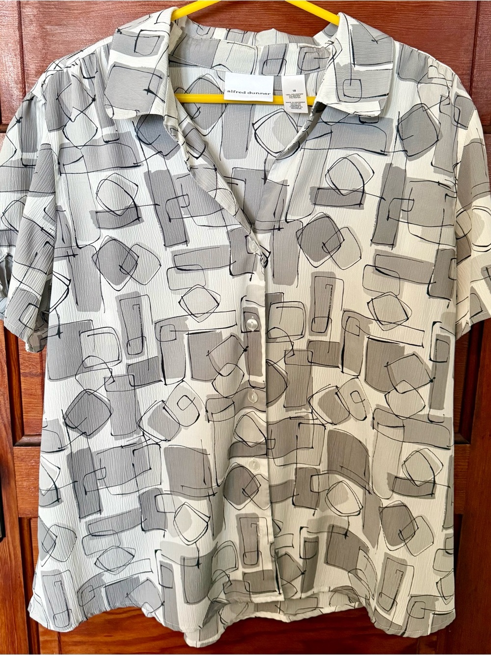 Alfred Dunner Ladies Short-Sleeve Geometric Print Button Up Shirt Top Gray/White